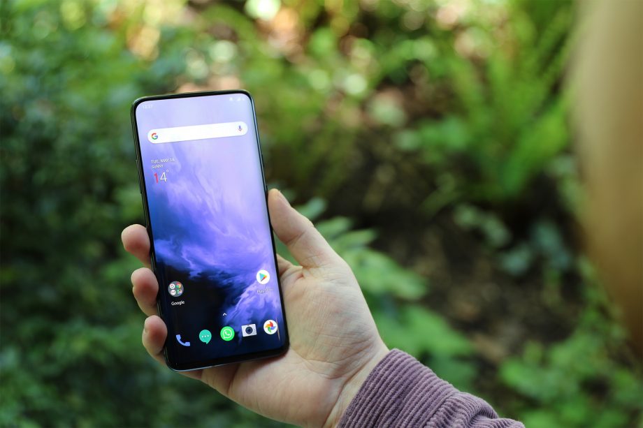 oneplus 7 pro Bigger , Brighter and Bezel-less display