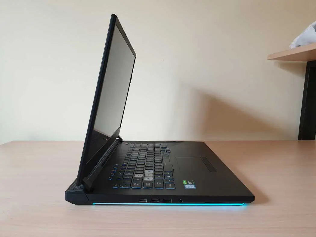Asus ROG Strix G G731GT Leftside Ports